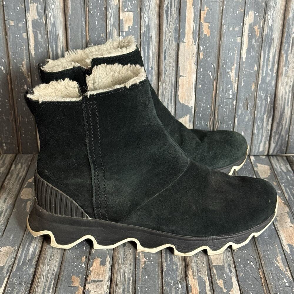 Sorel Women's Kinetic Boot Size 9.5 Waterproof Short Bootie Black Suede Sherpa